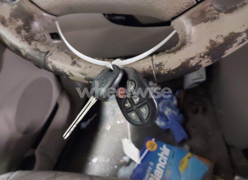 Photo 11 of 2005 Toyota Sienna XLE (VIN 5TDBA22C45S034584)