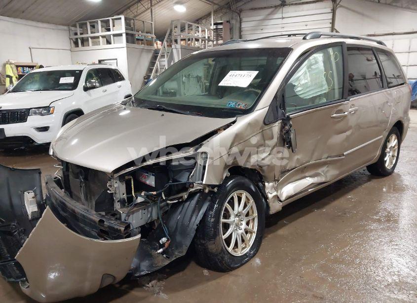 Photo 2 of 2005 Toyota Sienna XLE (VIN 5TDBA22C45S034584)