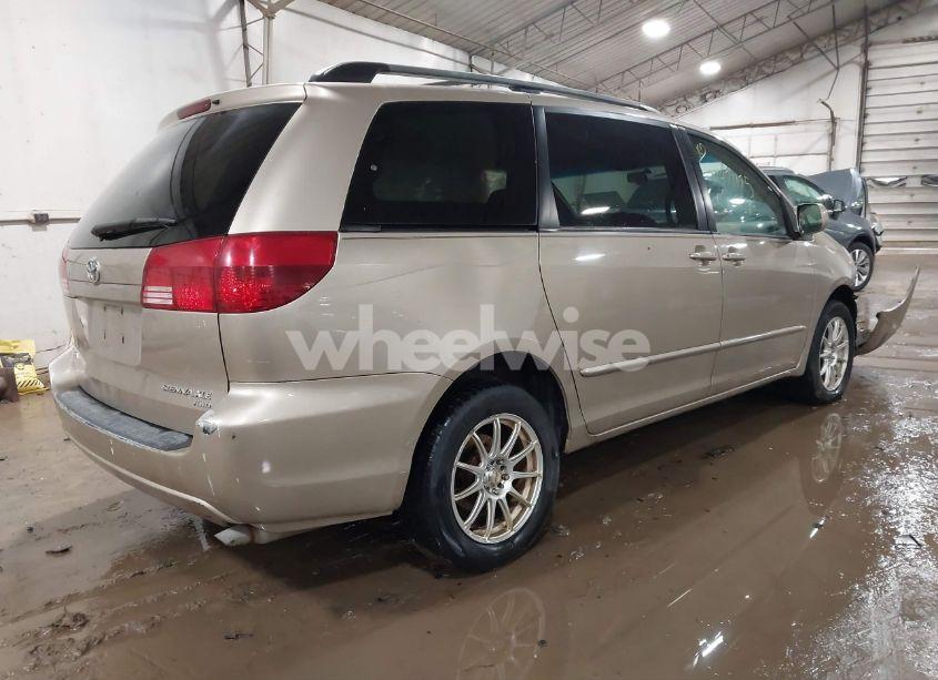 Photo 4 of 2005 Toyota Sienna XLE (VIN 5TDBA22C45S034584)