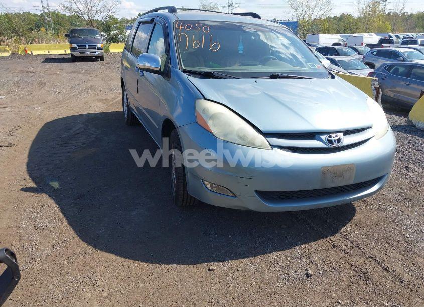 2006 Toyota Sienna XLE (VIN 5TDBA22C46S061561) main photo