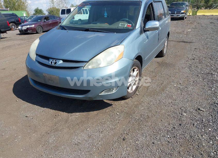 Photo 2 of 2006 Toyota Sienna XLE (VIN 5TDBA22C46S061561)