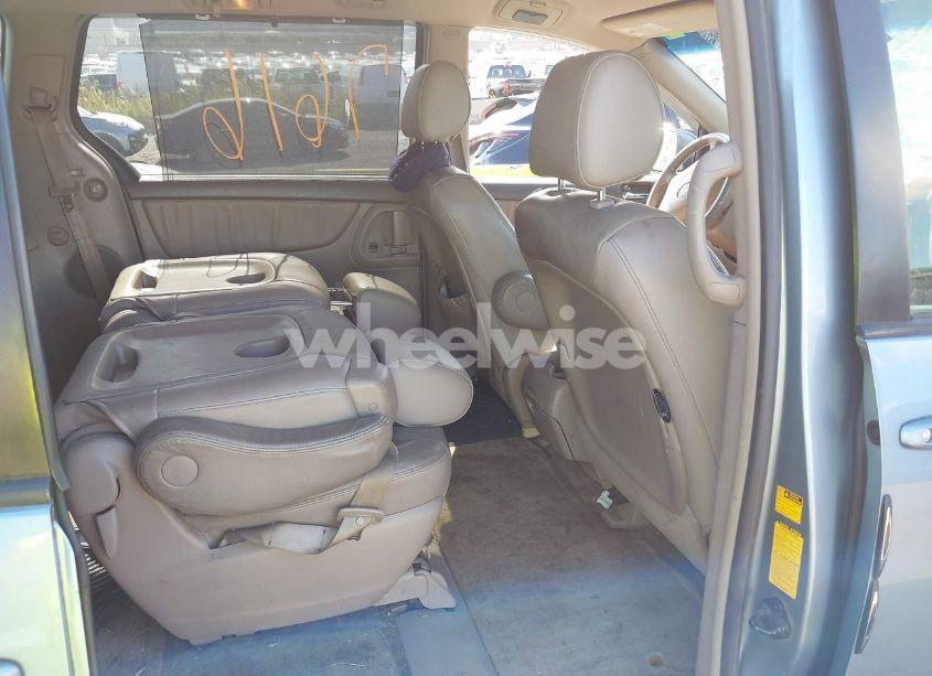 Photo 8 of 2006 Toyota Sienna XLE (VIN 5TDBA22C46S061561)
