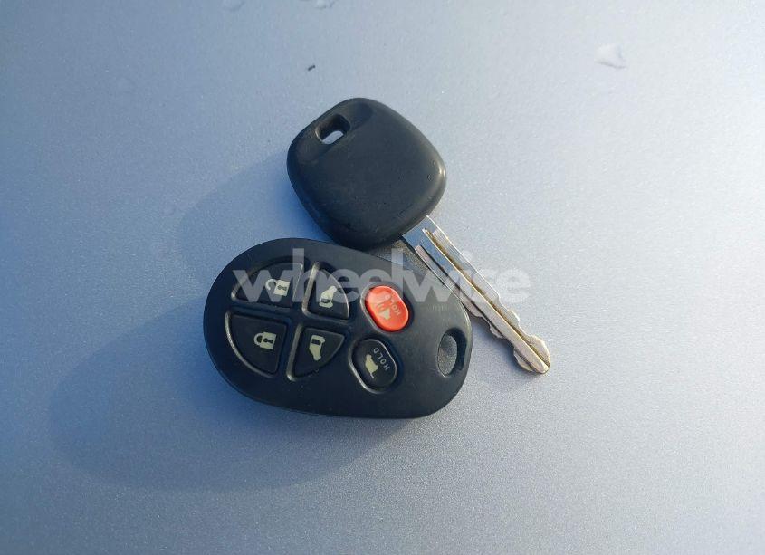 Photo 11 of 2006 Toyota Sienna XLE (VIN 5TDBA22C56S076943)