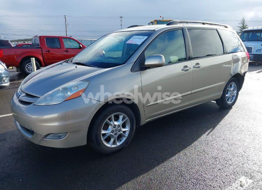 Photo 2 of 2006 Toyota Sienna XLE (VIN 5TDBA22C56S076943)