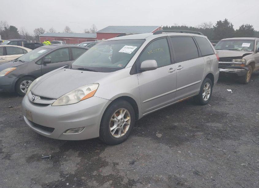 Photo 2 of 2006 Toyota Sienna XLE (VIN 5TDBA22C66S075087)