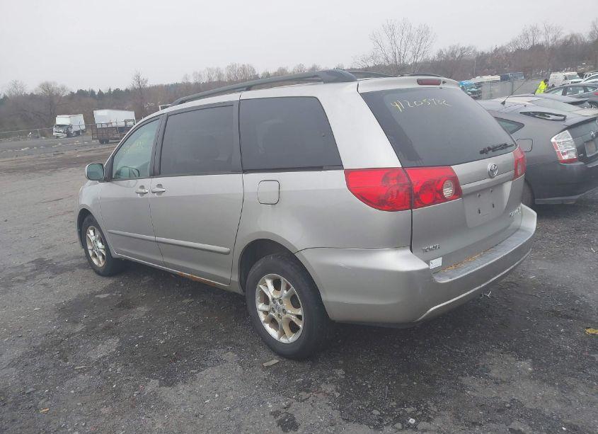Photo 3 of 2006 Toyota Sienna XLE (VIN 5TDBA22C66S075087)