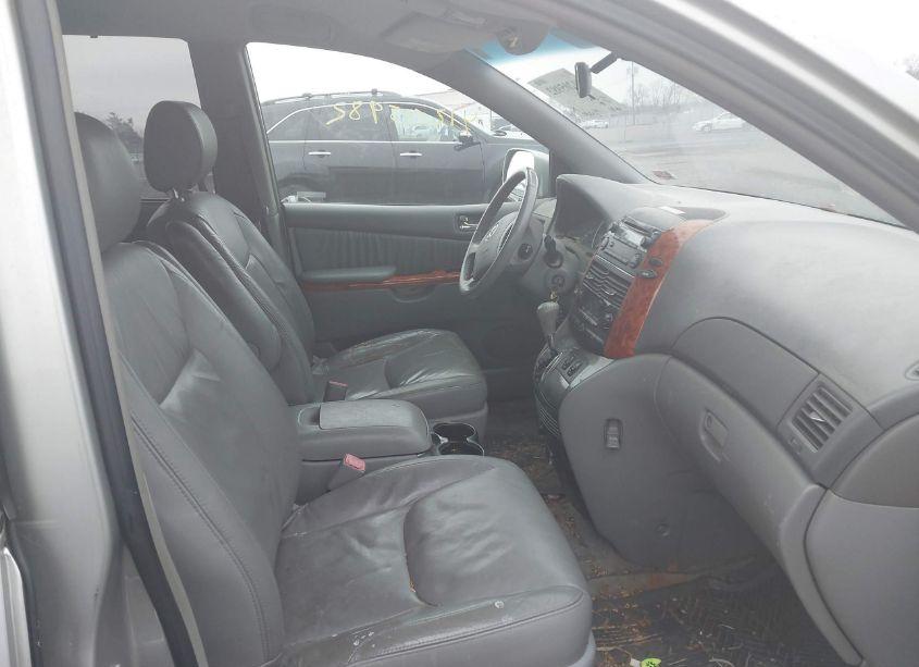 Photo 5 of 2006 Toyota Sienna XLE (VIN 5TDBA22C66S075087)