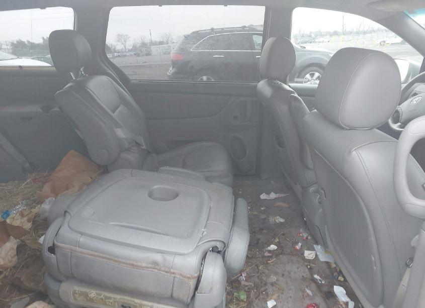Photo 8 of 2006 Toyota Sienna XLE (VIN 5TDBA22C66S075087)