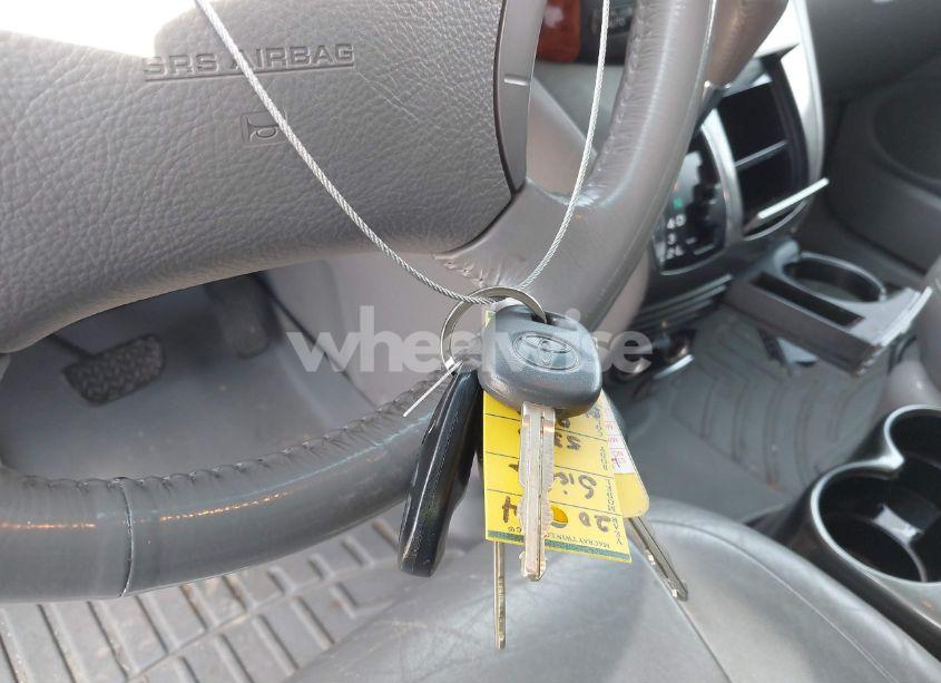 Photo 11 of 2004 Toyota Sienna XLE (VIN 5TDBA22C74S011380)