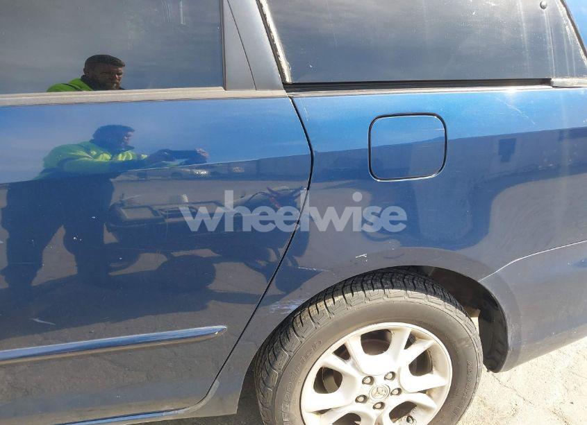 Photo 13 of 2004 Toyota Sienna XLE (VIN 5TDBA22C74S011380)