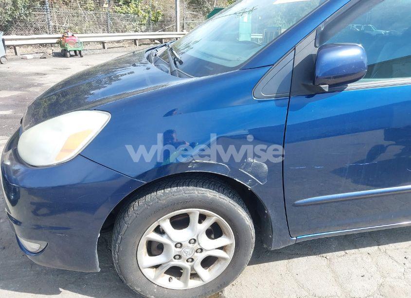 Photo 6 of 2004 Toyota Sienna XLE (VIN 5TDBA22C74S011380)