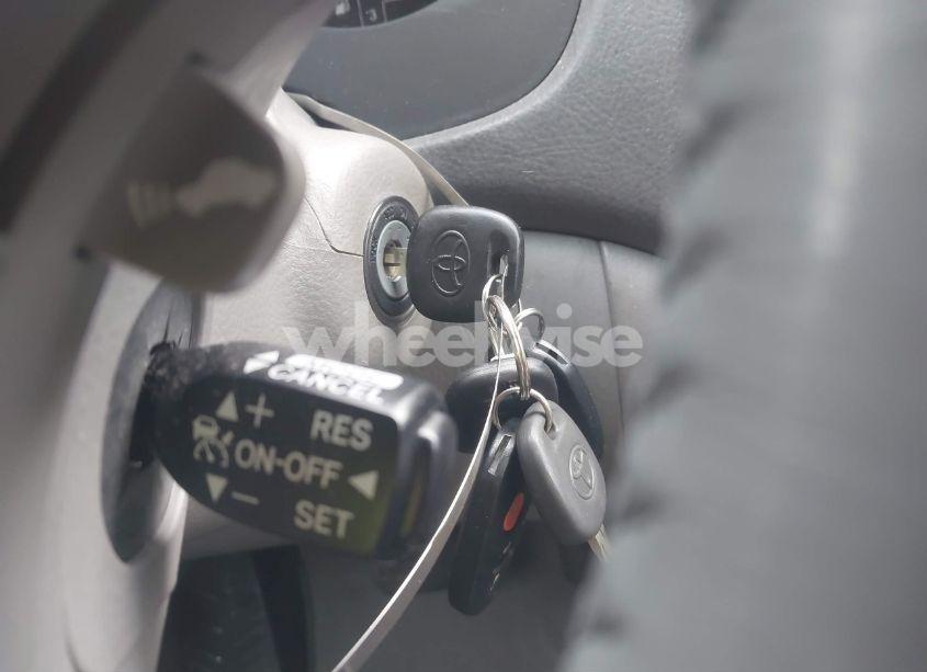 Photo 11 of 2004 Toyota Sienna XLE LIMITED (VIN 5TDBA22C74S014781)