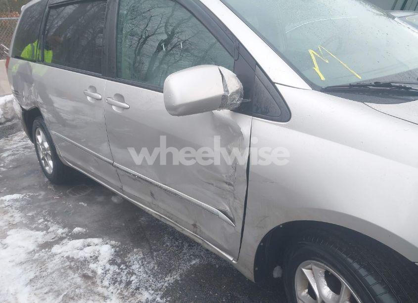 Photo 6 of 2004 Toyota Sienna XLE LIMITED (VIN 5TDBA22C74S014781)