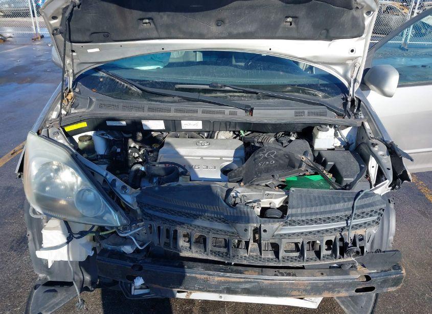 Photo 10 of 2004 Toyota Sienna XLE (VIN 5TDBA22C74S027935)