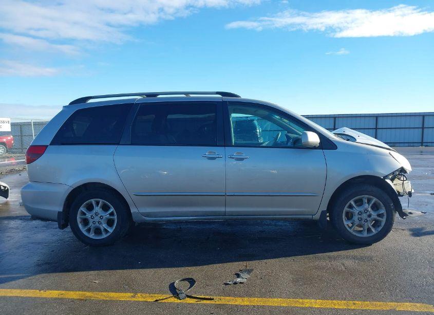 Photo 14 of 2004 Toyota Sienna XLE (VIN 5TDBA22C74S027935)