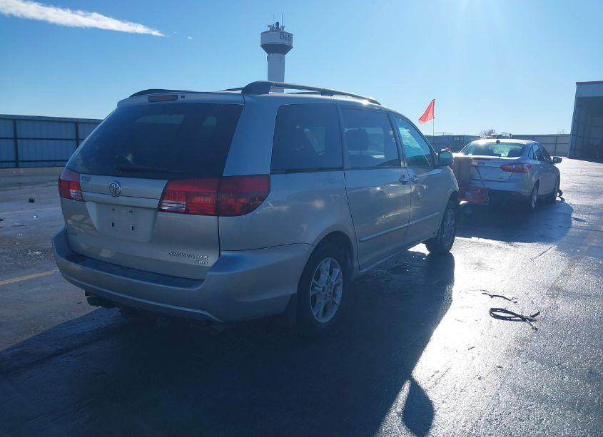 Photo 4 of 2004 Toyota Sienna XLE (VIN 5TDBA22C74S027935)