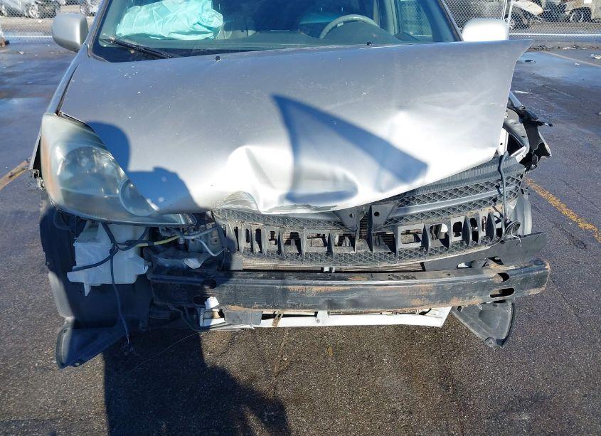 Photo 6 of 2004 Toyota Sienna XLE (VIN 5TDBA22C74S027935)