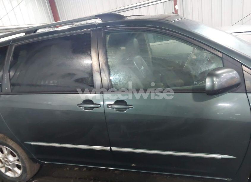 Photo 13 of 2005 Toyota Sienna XLE LIMITED (VIN 5TDBA22C75S033994)