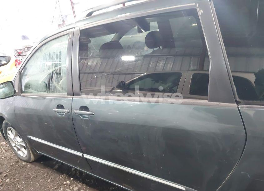 Photo 14 of 2005 Toyota Sienna XLE LIMITED (VIN 5TDBA22C75S033994)