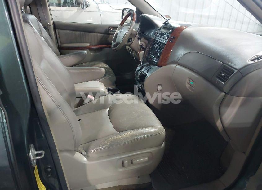 Photo 5 of 2005 Toyota Sienna XLE LIMITED (VIN 5TDBA22C75S033994)