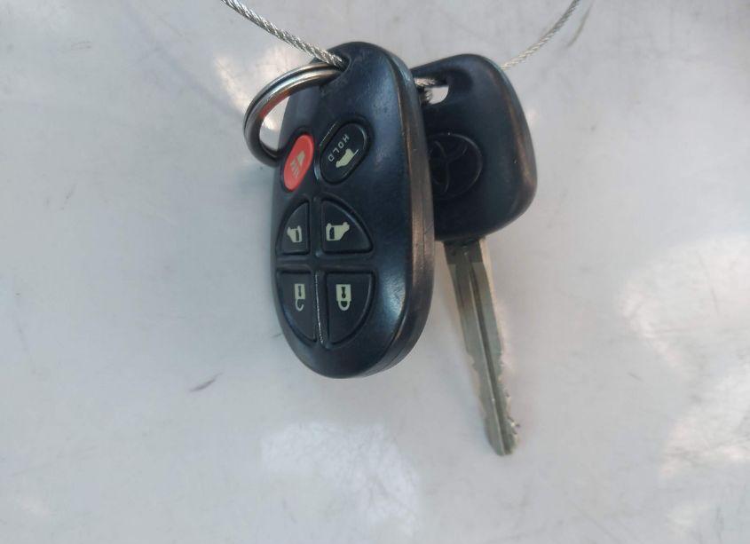 Photo 11 of 2005 Toyota Sienna XLE LIMITED (VIN 5TDBA22C75S034241)