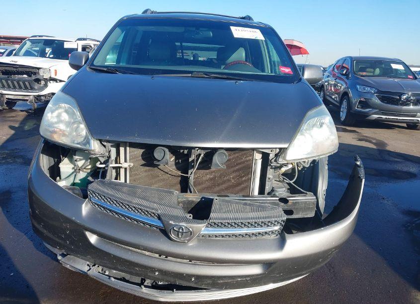 Photo 12 of 2005 Toyota Sienna XLE LIMITED (VIN 5TDBA22C75S034241)
