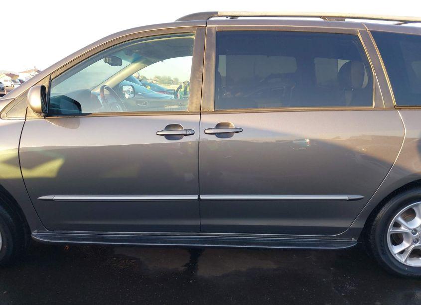 Photo 14 of 2005 Toyota Sienna XLE LIMITED (VIN 5TDBA22C75S034241)