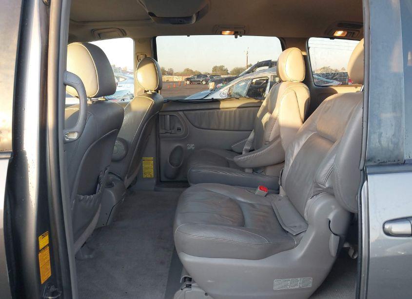 Photo 8 of 2005 Toyota Sienna XLE LIMITED (VIN 5TDBA22C75S034241)