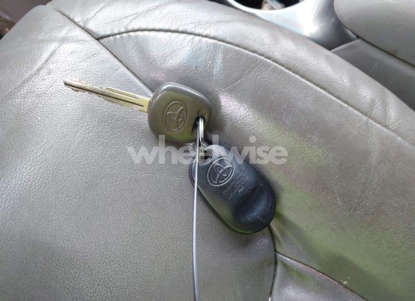 Photo 11 of 2005 Toyota Sienna XLE LIMITED (VIN 5TDBA22C75S043148)