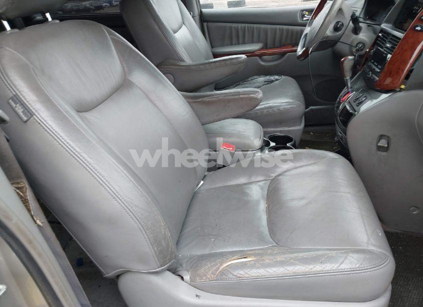 Photo 5 of 2005 Toyota Sienna XLE LIMITED (VIN 5TDBA22C75S043148)