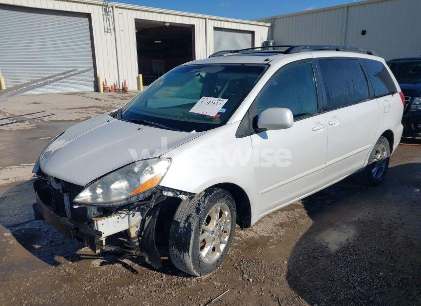 Photo 2 of 2006 Toyota Sienna XLE (VIN 5TDBA22C76S064437)
