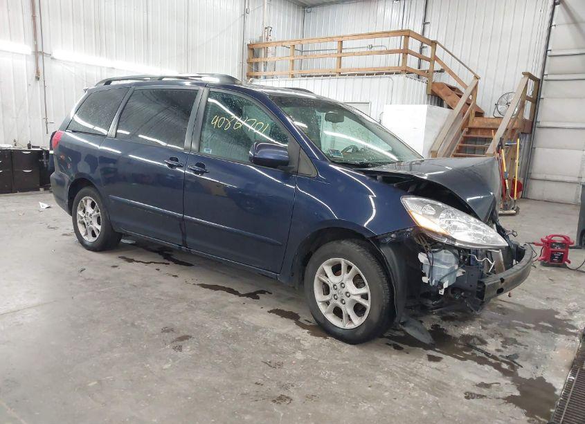 2006 Toyota Sienna XLE (VIN 5TDBA22C76S066852) main photo