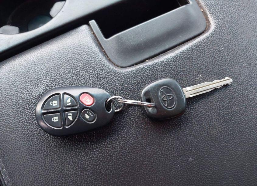Photo 11 of 2006 Toyota Sienna XLE (VIN 5TDBA22C76S066852)