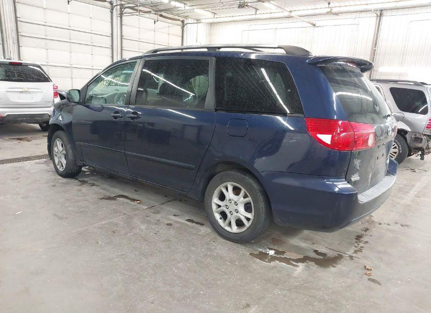 Photo 3 of 2006 Toyota Sienna XLE (VIN 5TDBA22C76S066852)
