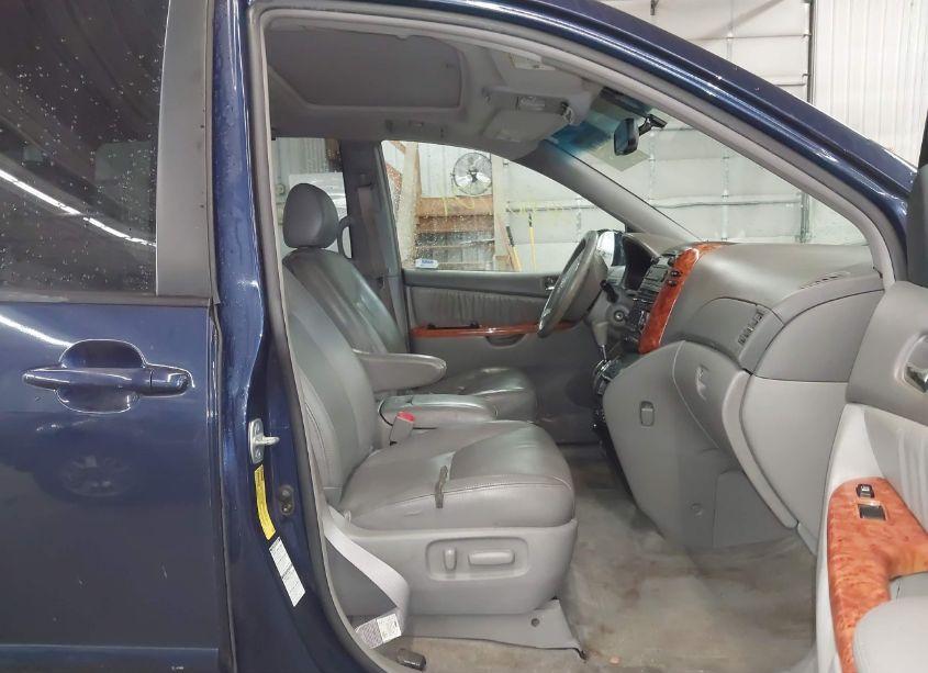 Photo 5 of 2006 Toyota Sienna XLE (VIN 5TDBA22C76S066852)
