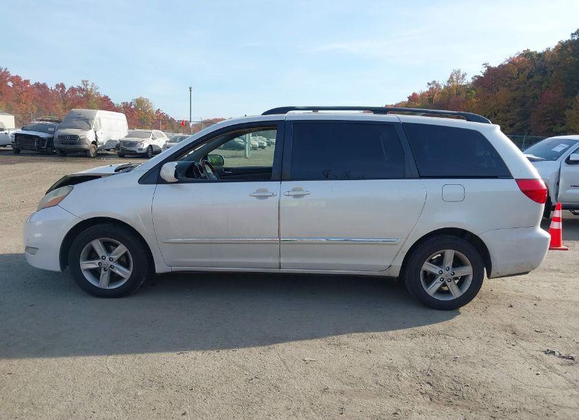 Photo 14 of 2006 Toyota Sienna XLE LIMITED (VIN 5TDBA22C76S070934)