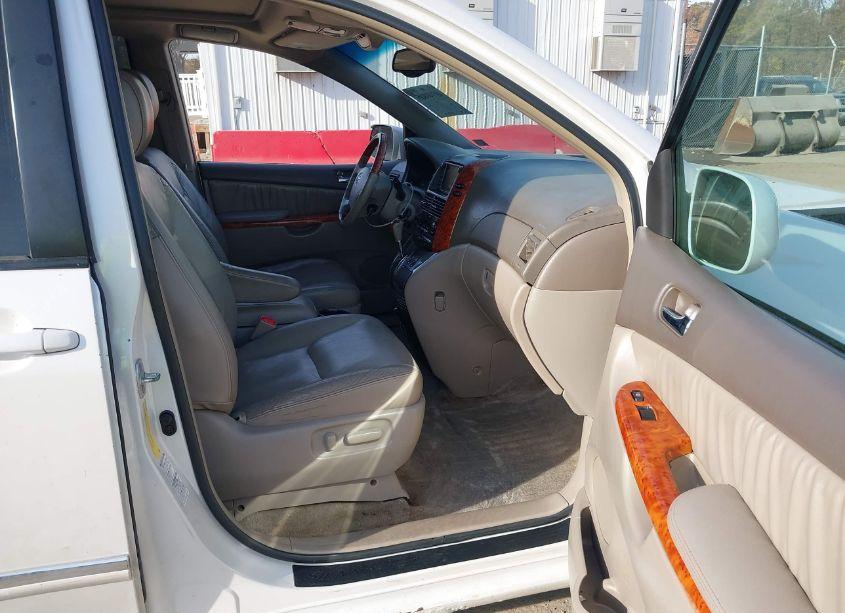 Photo 5 of 2006 Toyota Sienna XLE LIMITED (VIN 5TDBA22C76S070934)
