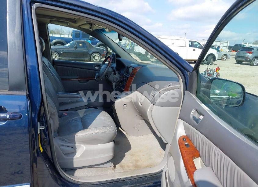 Photo 5 of 2004 Toyota Sienna XLE LIMITED (VIN 5TDBA22C84S003370)