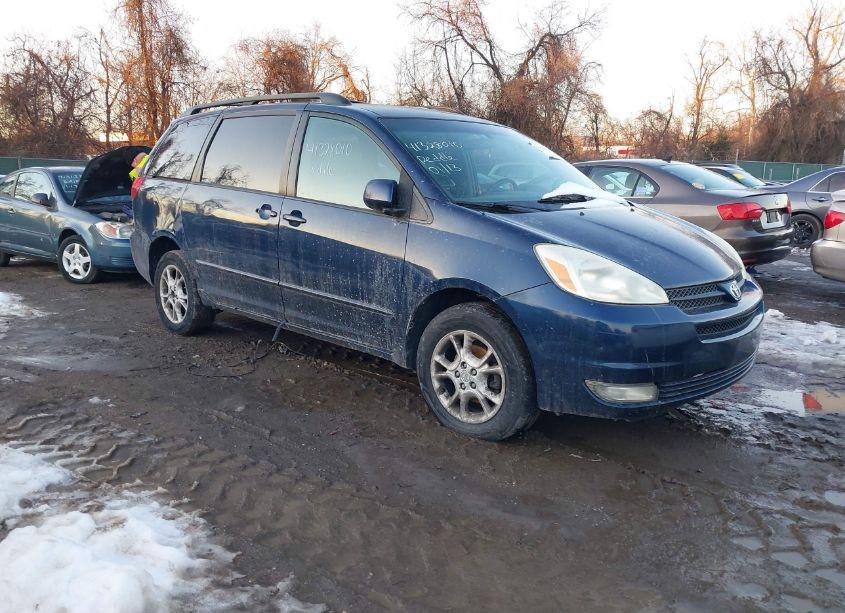 2004 Toyota Sienna XLE (VIN 5TDBA22C84S006379) main photo