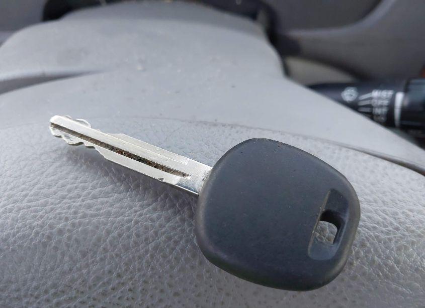 Photo 11 of 2004 Toyota Sienna XLE (VIN 5TDBA22C84S006379)