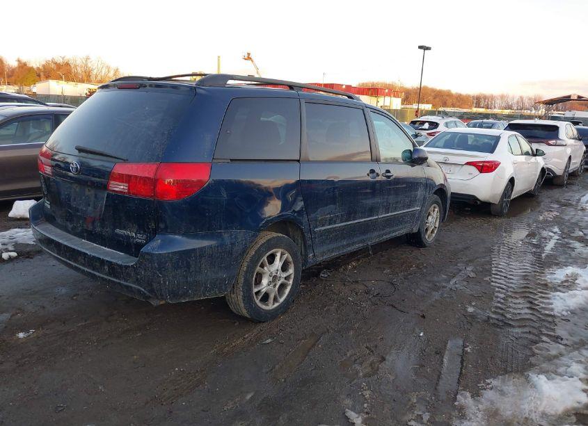 Photo 4 of 2004 Toyota Sienna XLE (VIN 5TDBA22C84S006379)