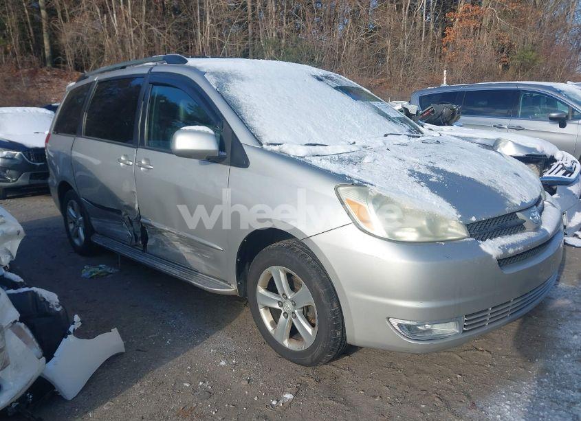 2004 Toyota Sienna XLE (VIN 5TDBA22C84S012117) main photo
