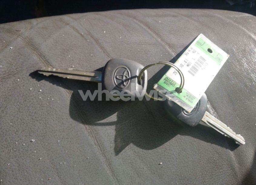Photo 11 of 2004 Toyota Sienna XLE (VIN 5TDBA22C84S012117)