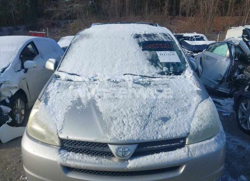 Photo 12 of 2004 Toyota Sienna XLE (VIN 5TDBA22C84S012117)