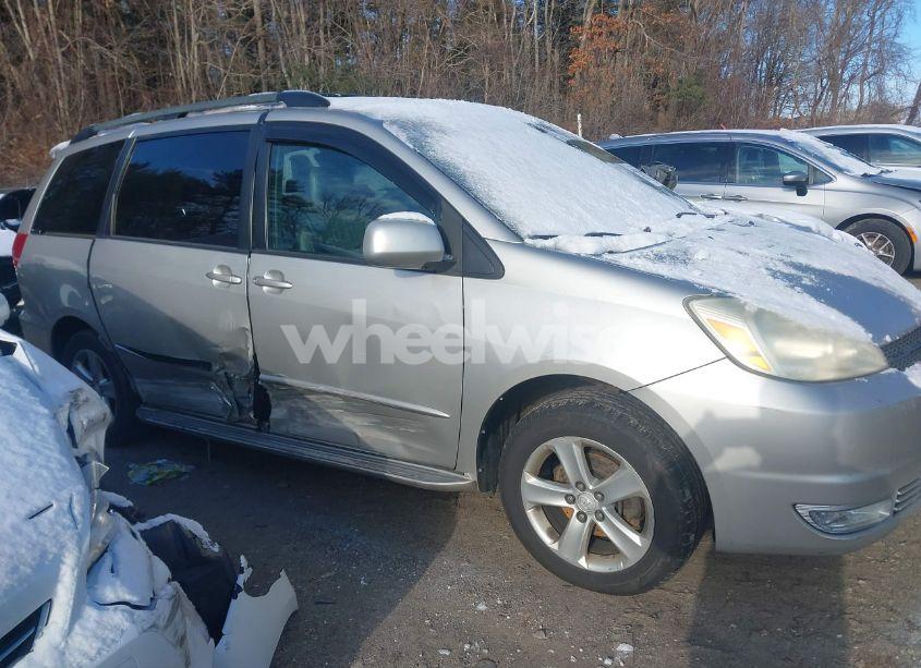 Photo 13 of 2004 Toyota Sienna XLE (VIN 5TDBA22C84S012117)