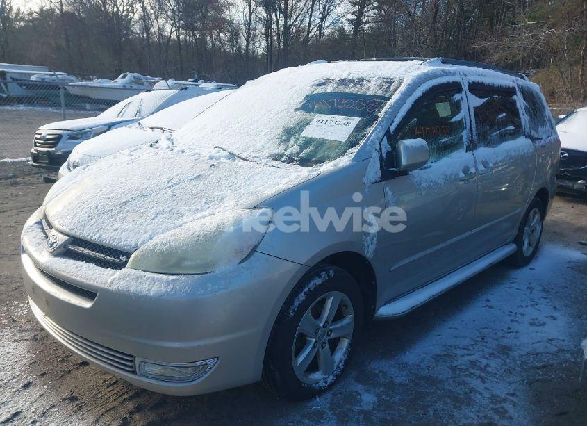 Photo 2 of 2004 Toyota Sienna XLE (VIN 5TDBA22C84S012117)