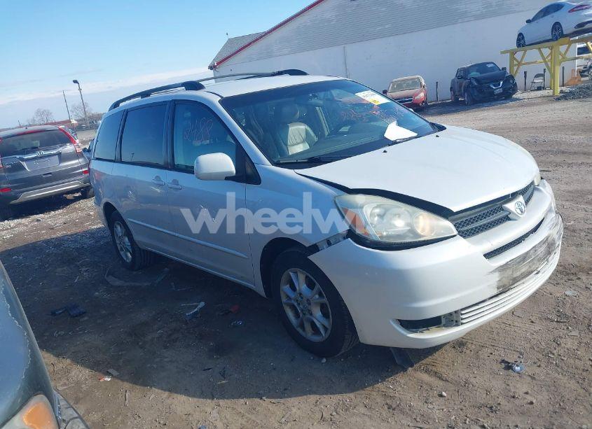 2004 Toyota Sienna XLE (VIN 5TDBA22C84S024705) main photo