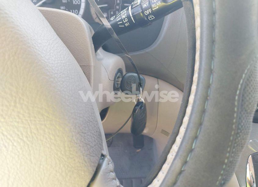 Photo 11 of 2004 Toyota Sienna XLE (VIN 5TDBA22C84S024705)