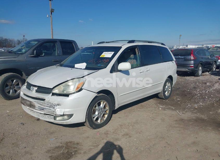 Photo 2 of 2004 Toyota Sienna XLE (VIN 5TDBA22C84S024705)