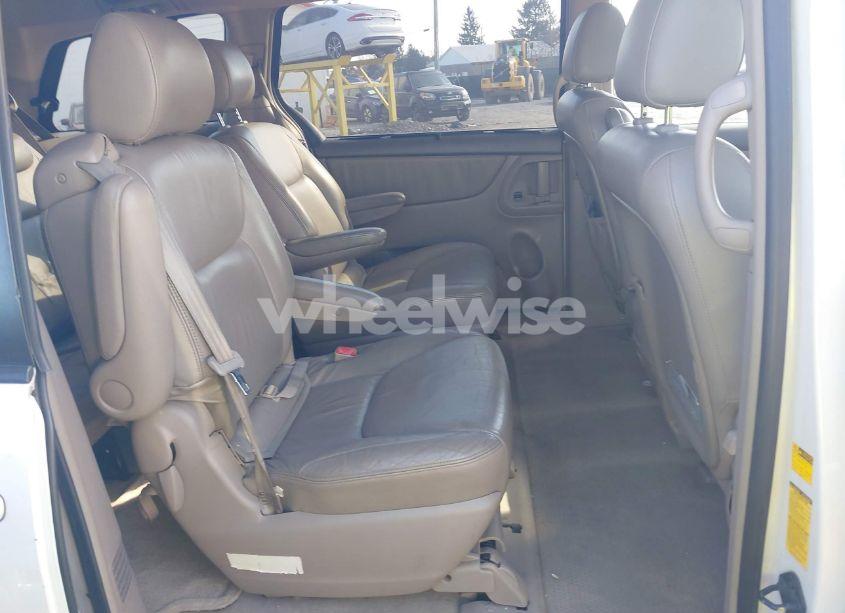 Photo 8 of 2004 Toyota Sienna XLE (VIN 5TDBA22C84S024705)